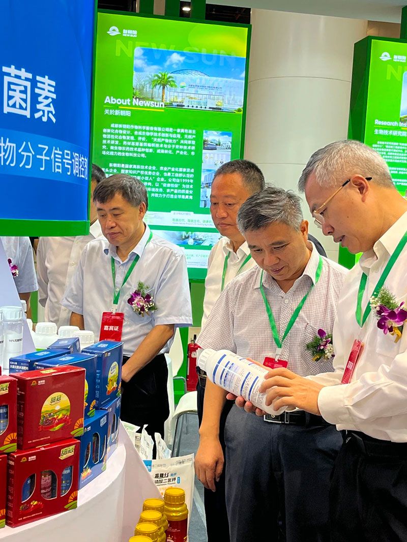 新朝陽(yáng)綠色生物科技亮相西部植?！半p交會(huì)”與第八屆綠色農(nóng)藥博覽會(huì)